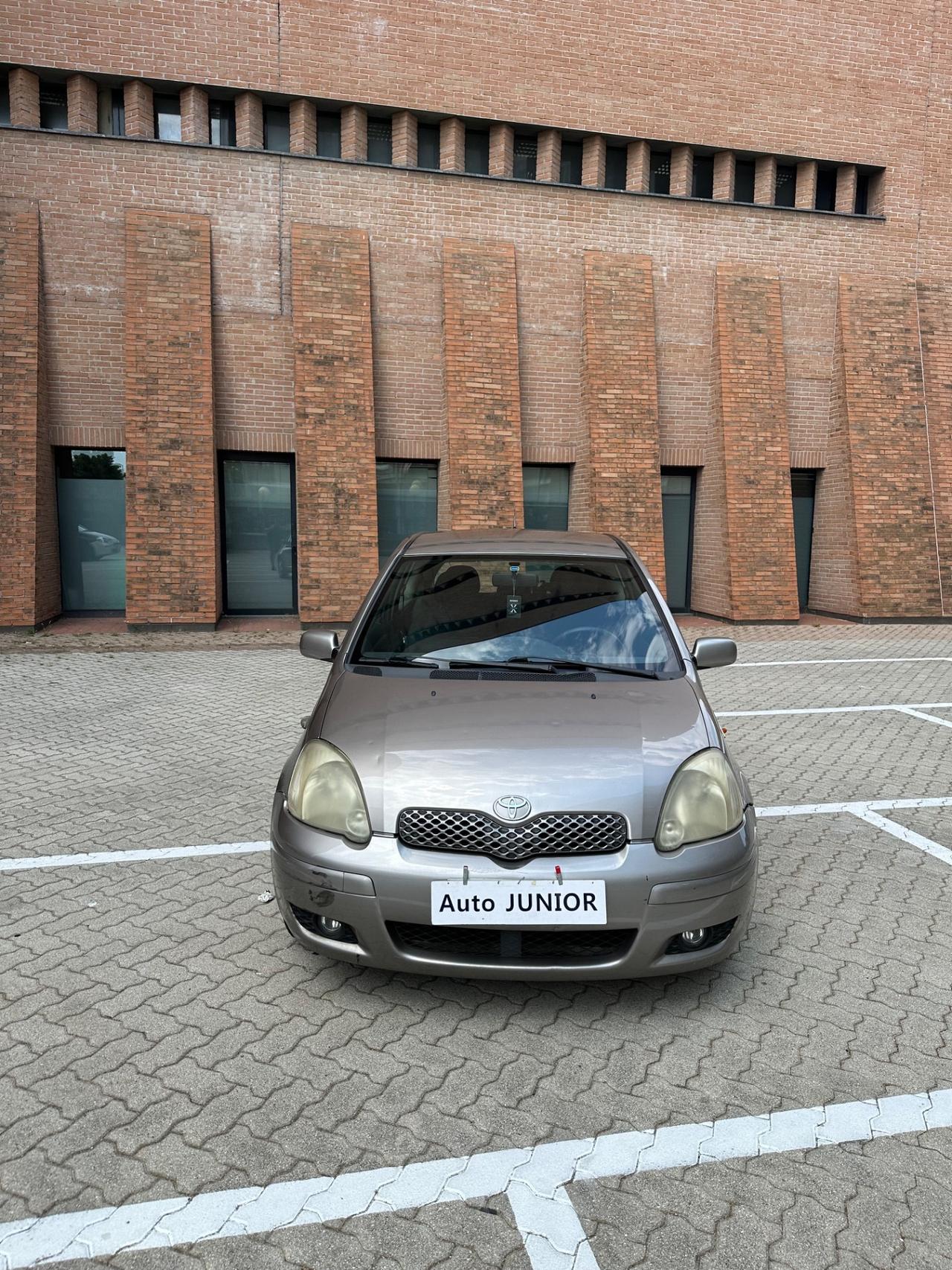 Toyota Yaris Verso 1.3i 16V cat Luna '03