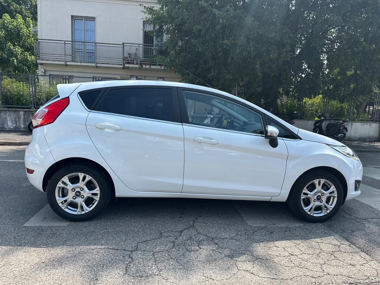 Ford Fiesta 1.4 5 porte GPL - euro 6 - ok neopatentati.