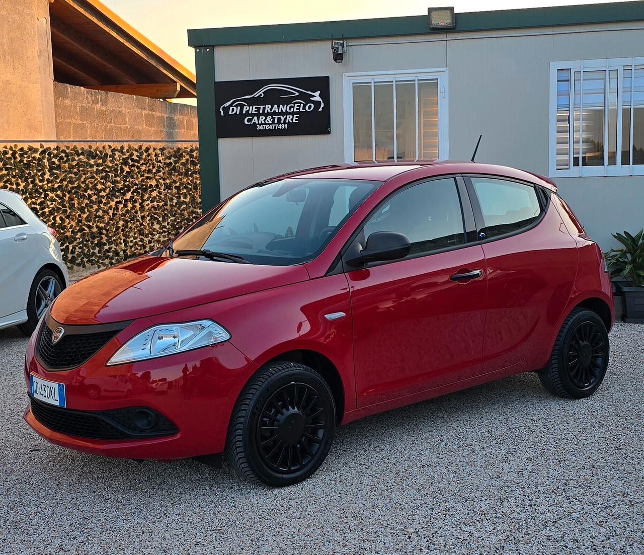 Lancia Ypsilon 1.2 69 CV 5 porte S&S Platinum