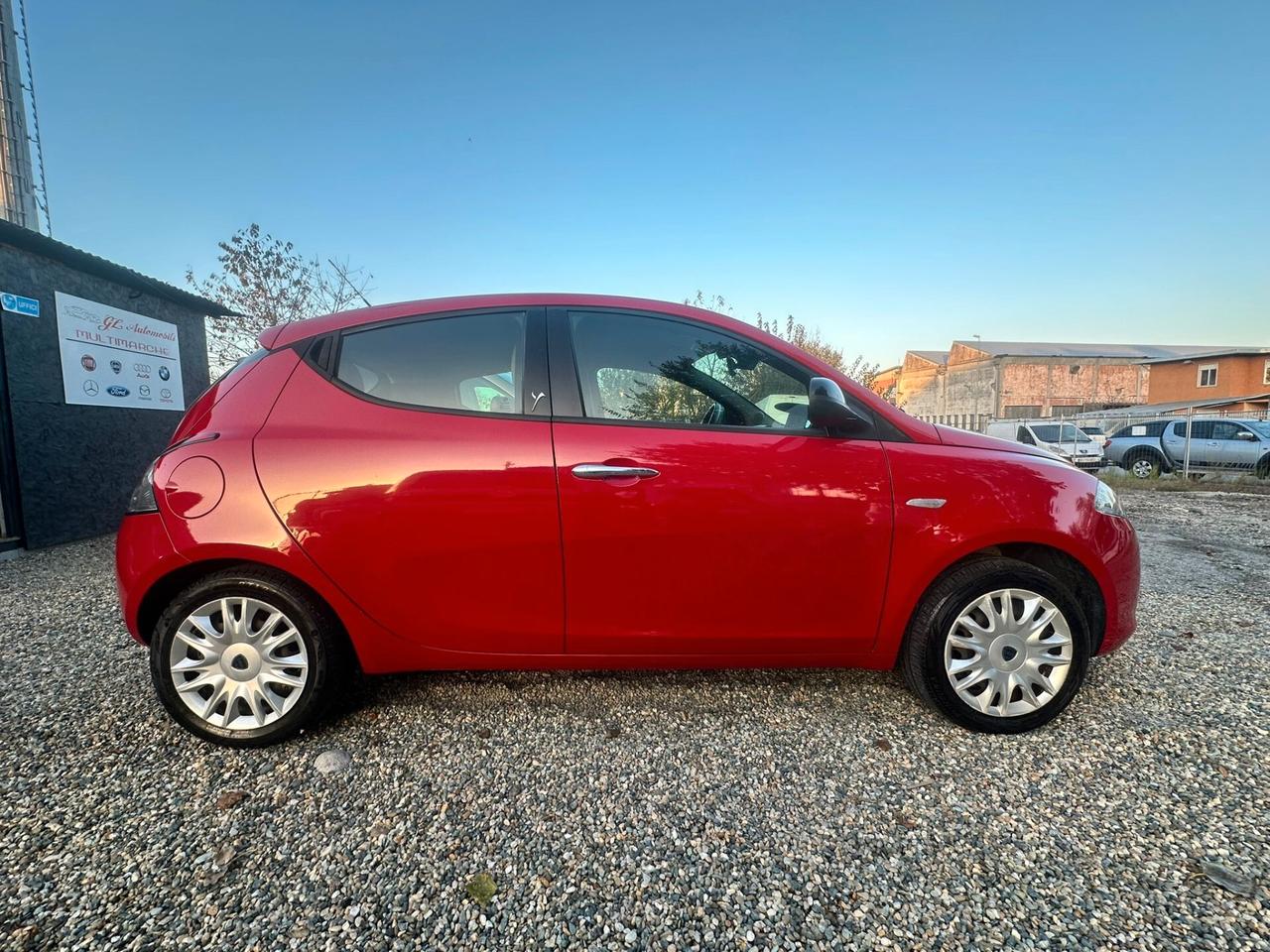 Lancia Ypsilon 0.9 TwinAir 85 CV 5 porte S&S Platinum