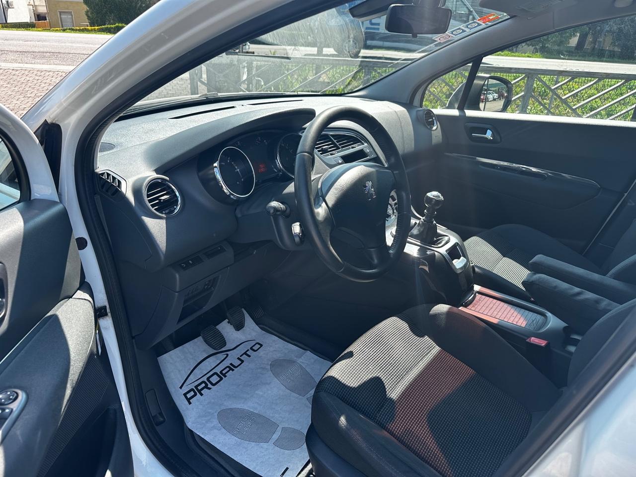 Peugeot 5008 1.6 HDi 115CV Business