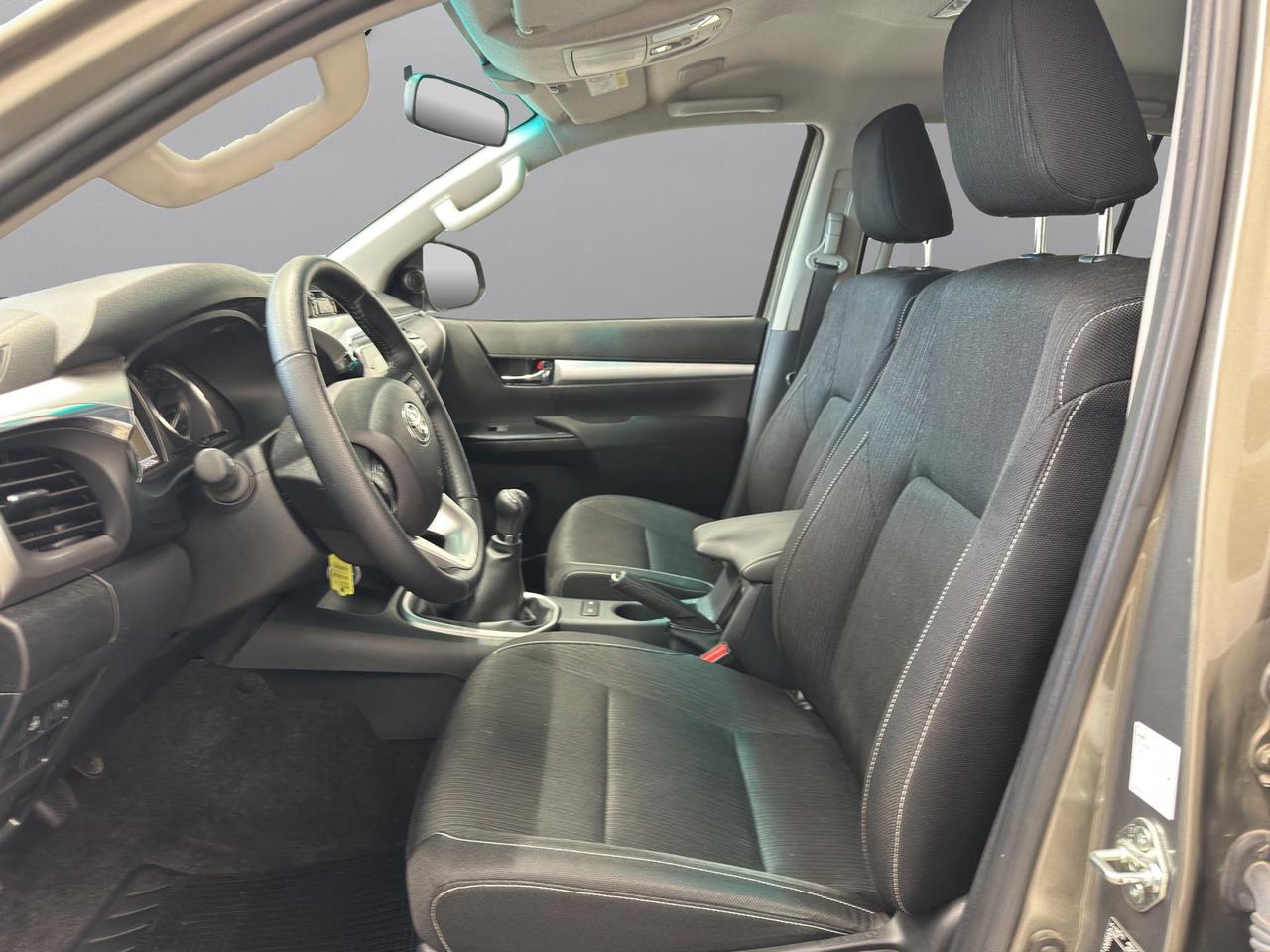 Toyota Hilux 2.4 d-4d M/T DC 4WD Lounge