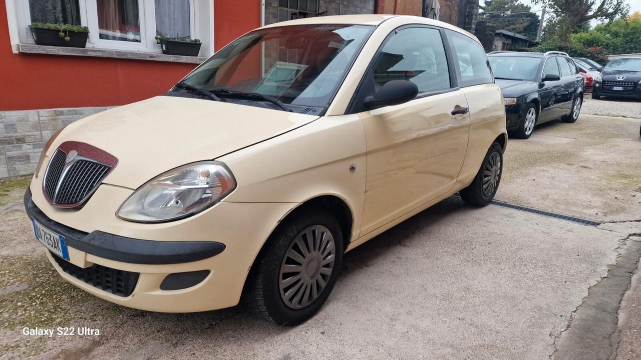 Lancia Ypsilon 1.2 benzina neopatentati