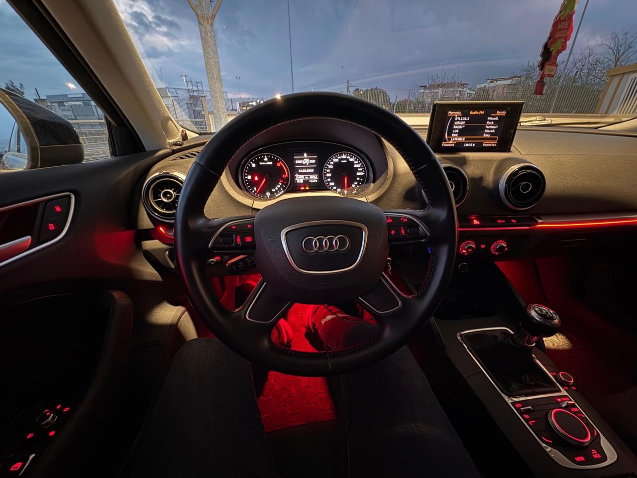 Audi A3 1.6 TDI ultra Attraction LED INTERNI E 18