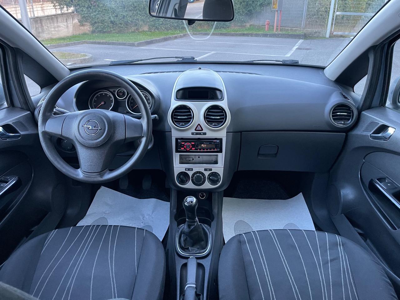 Opel Corsa 1.2 5 porte Cosmo