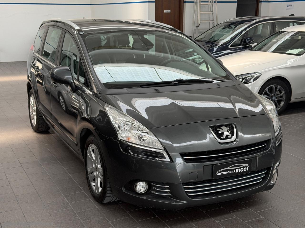 PEUGEOT 5008 1.6 HDi 115 CV 7 POSTI