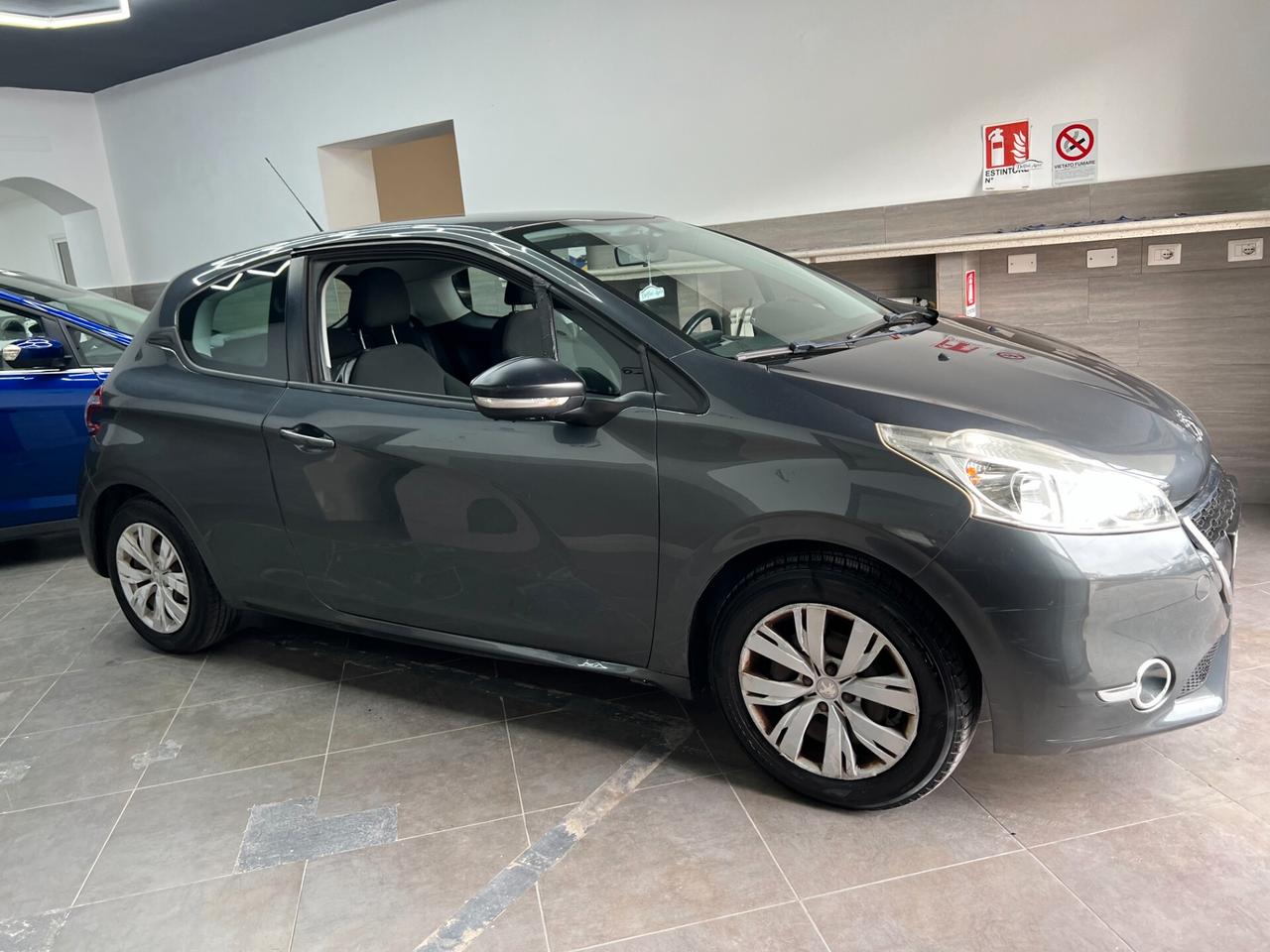 Peugeot 208 PureTech 82 3 porte Allure