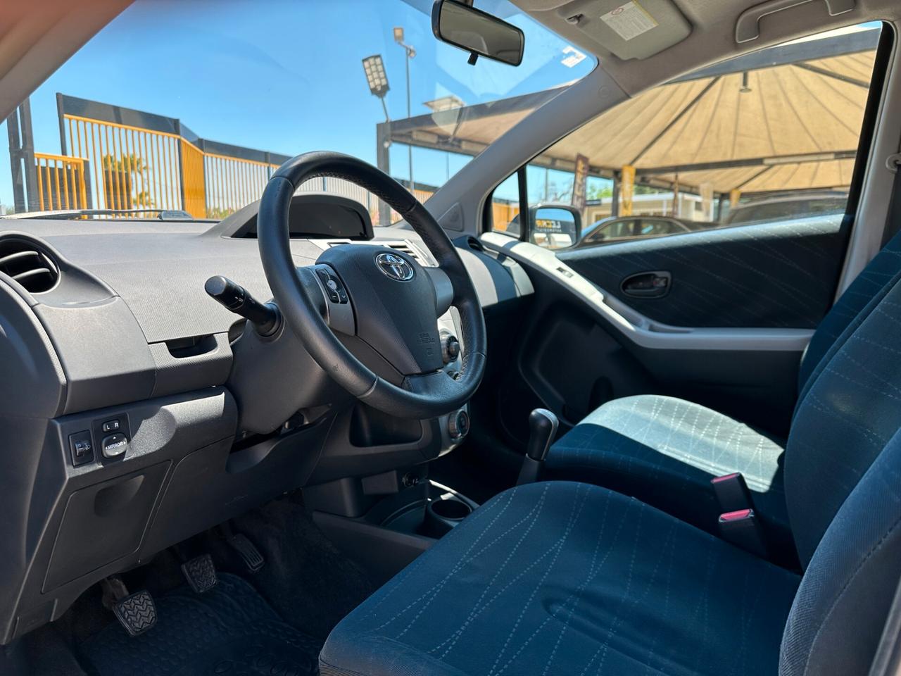 TOYOTA Yaris 1.0 5 porte Navi