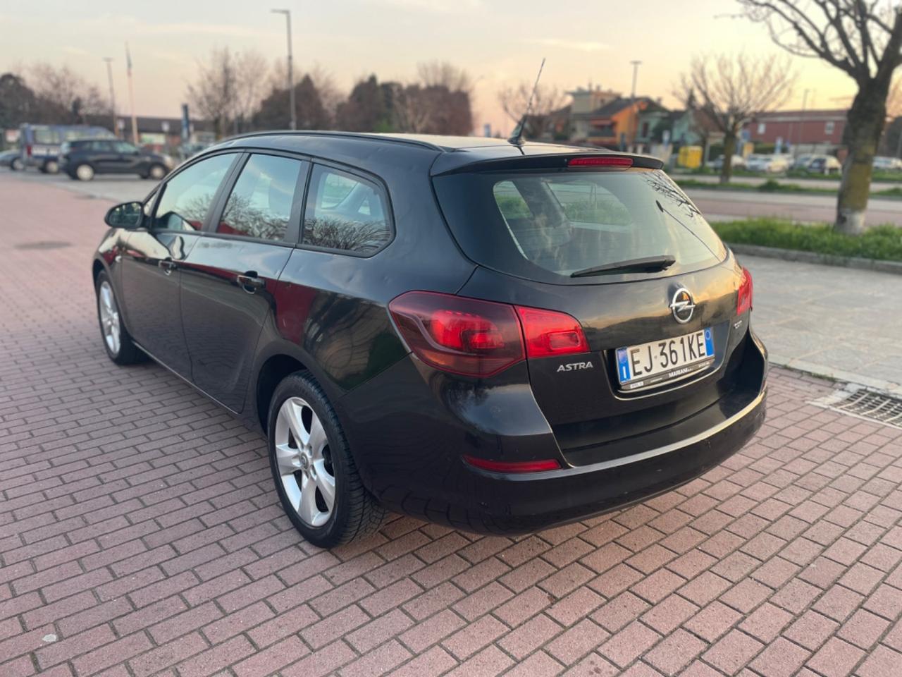 Opel Astra 1.7 CDTI 110CV Sports Tourer Cosmo