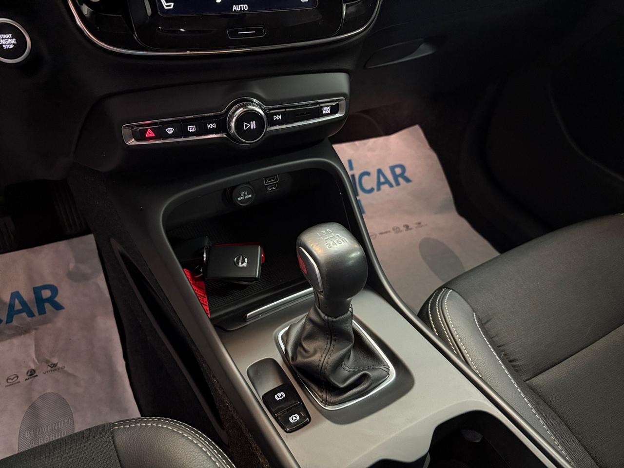 VOLVO XC40 1.5 t3 Momentum 156cv