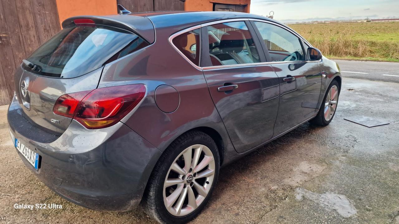 Opel Astra 1.7 CDTI 110CV 5 porte Cosmo full neop