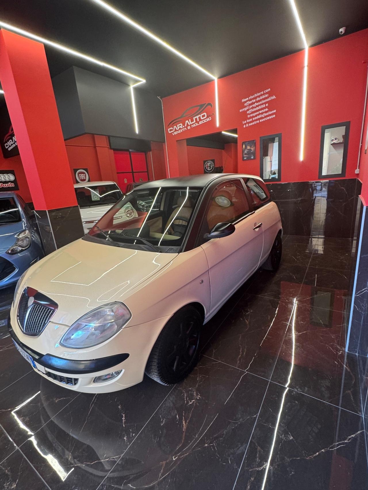 Lancia Ypsilon 1.3 MJT 75 CV Platino