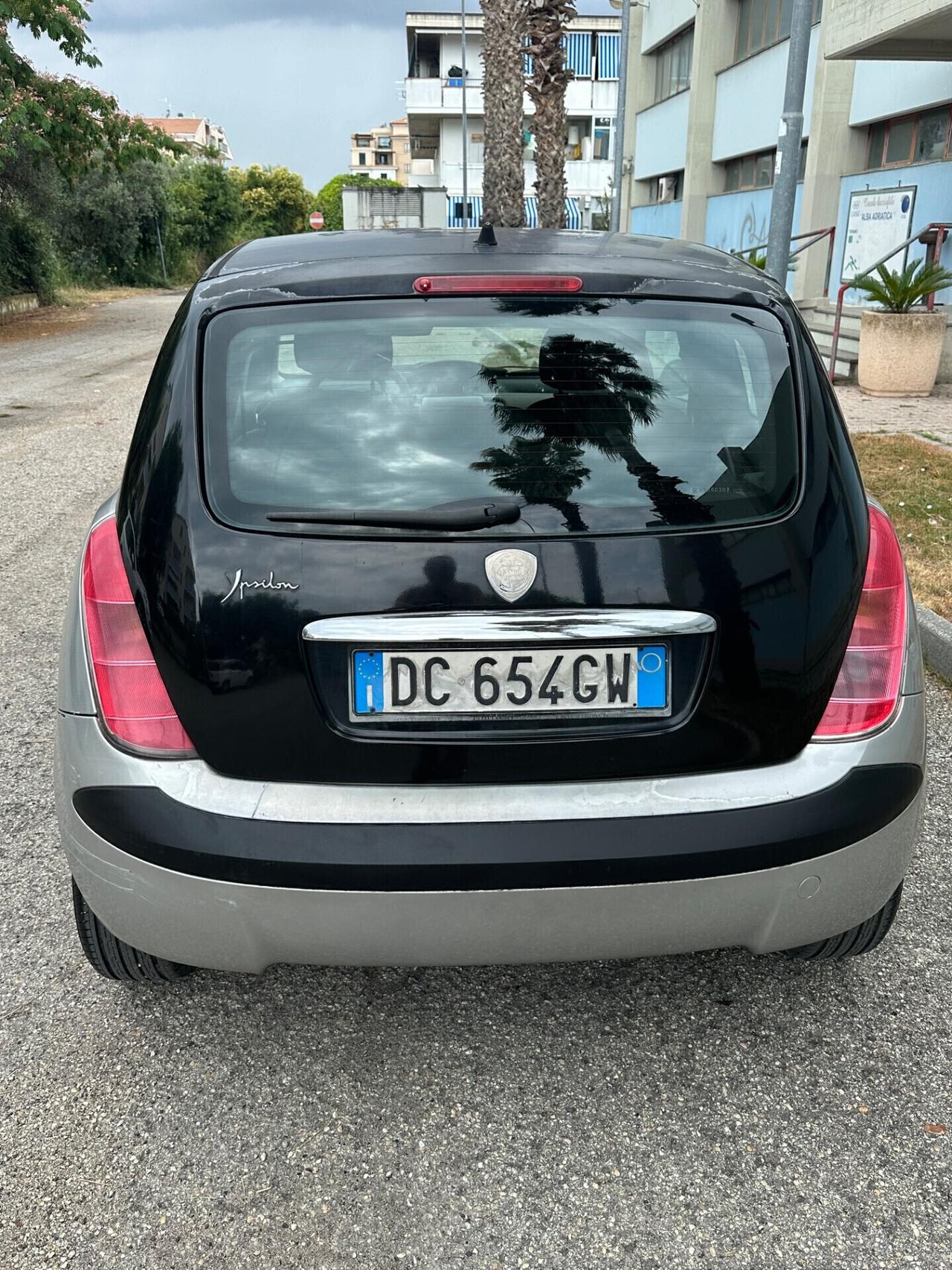 Lancia Ypsilon 1200 benz 2006 neopatentati