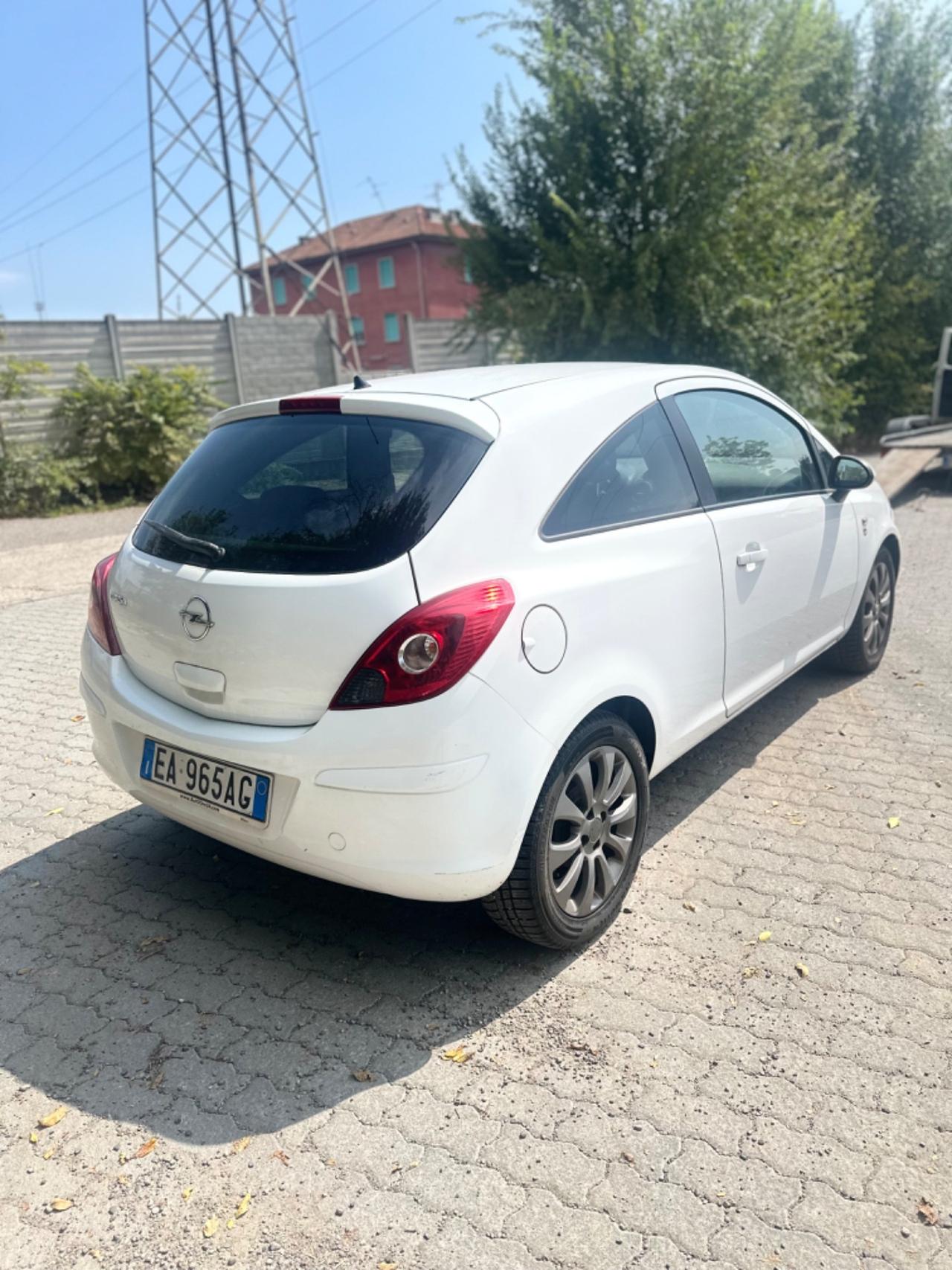 Opel Corsa 1.2 3 porte Club