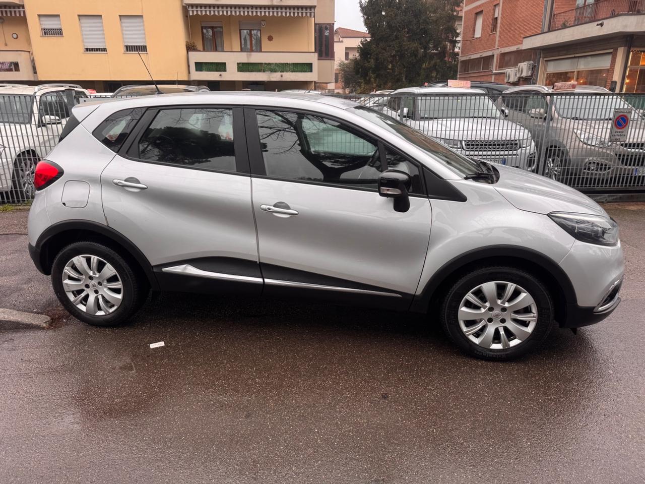 Renault Captur dCi 90 CV neopaten garanzia 12 mesi