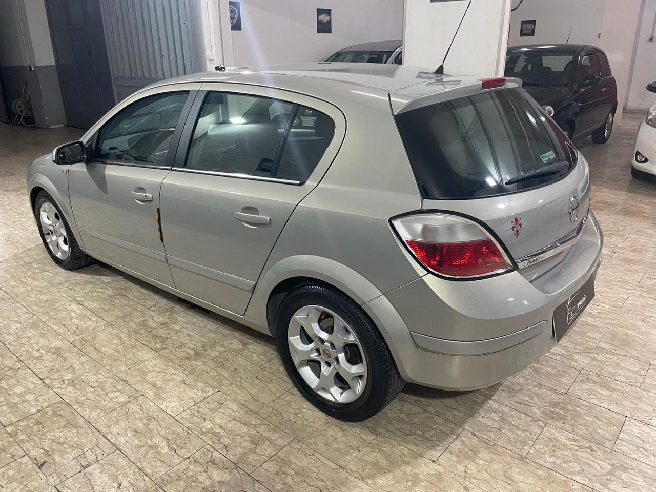 Opel Astra 1.4 16V Twinport 5 porte Enjoy