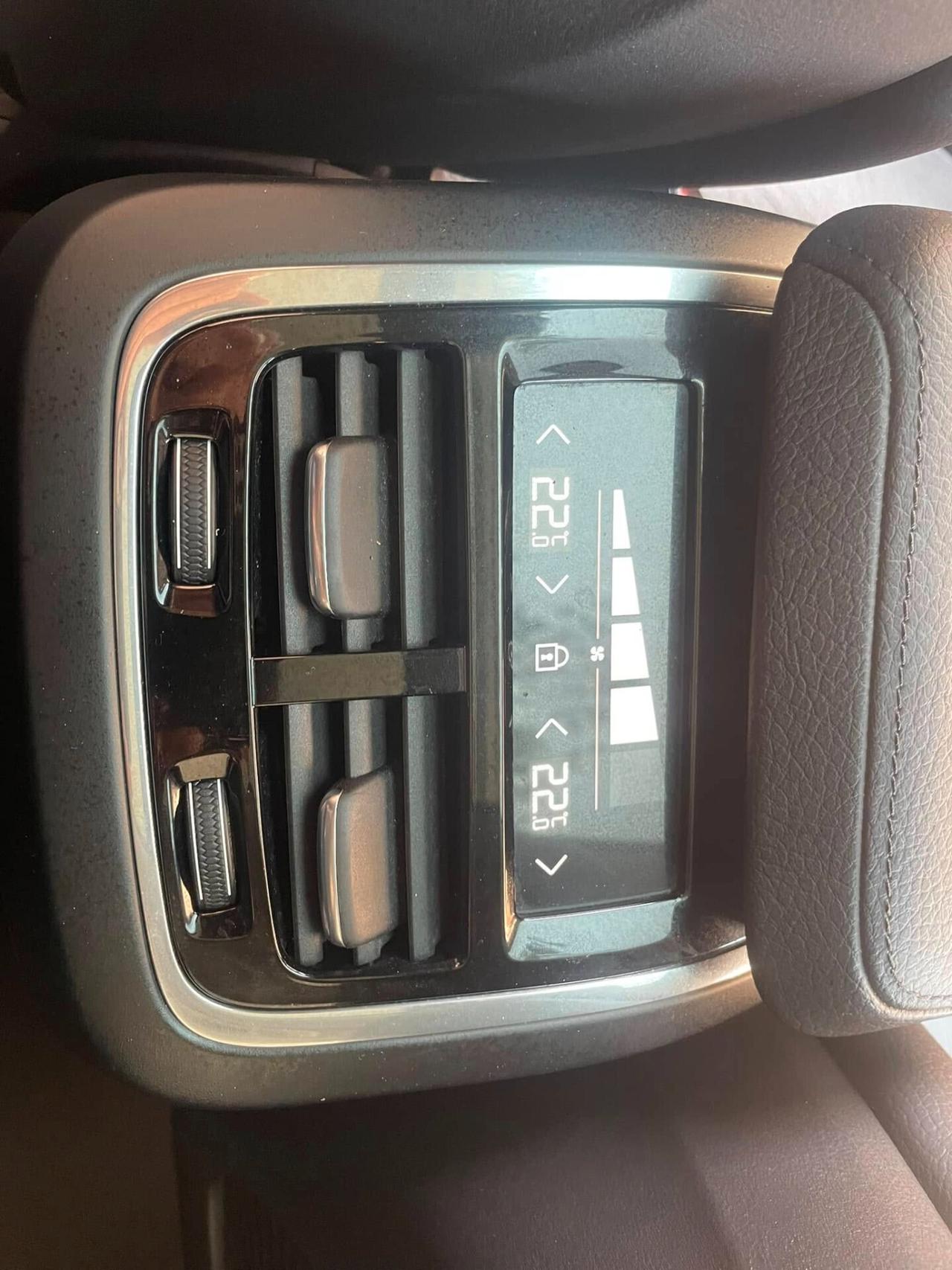 Volvo XC 60 XC60 D4 190cv AWD Inscription TETTO NAVY PELLE LED 19