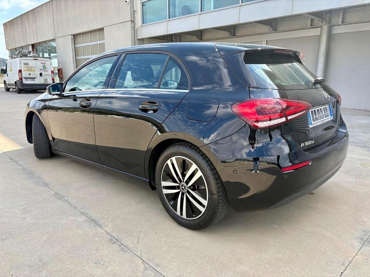 Mercedes-Benz A 180 D Sport Night Edition #10010