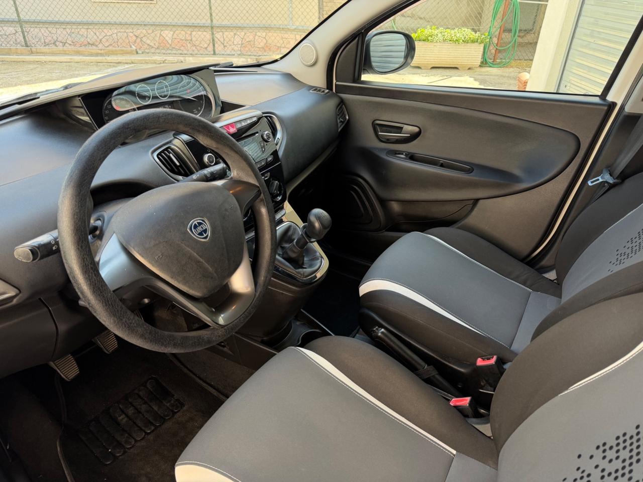 Lancia Ypsilon 0.9 TwinAir 85CV 5 porte Metano Ecochic