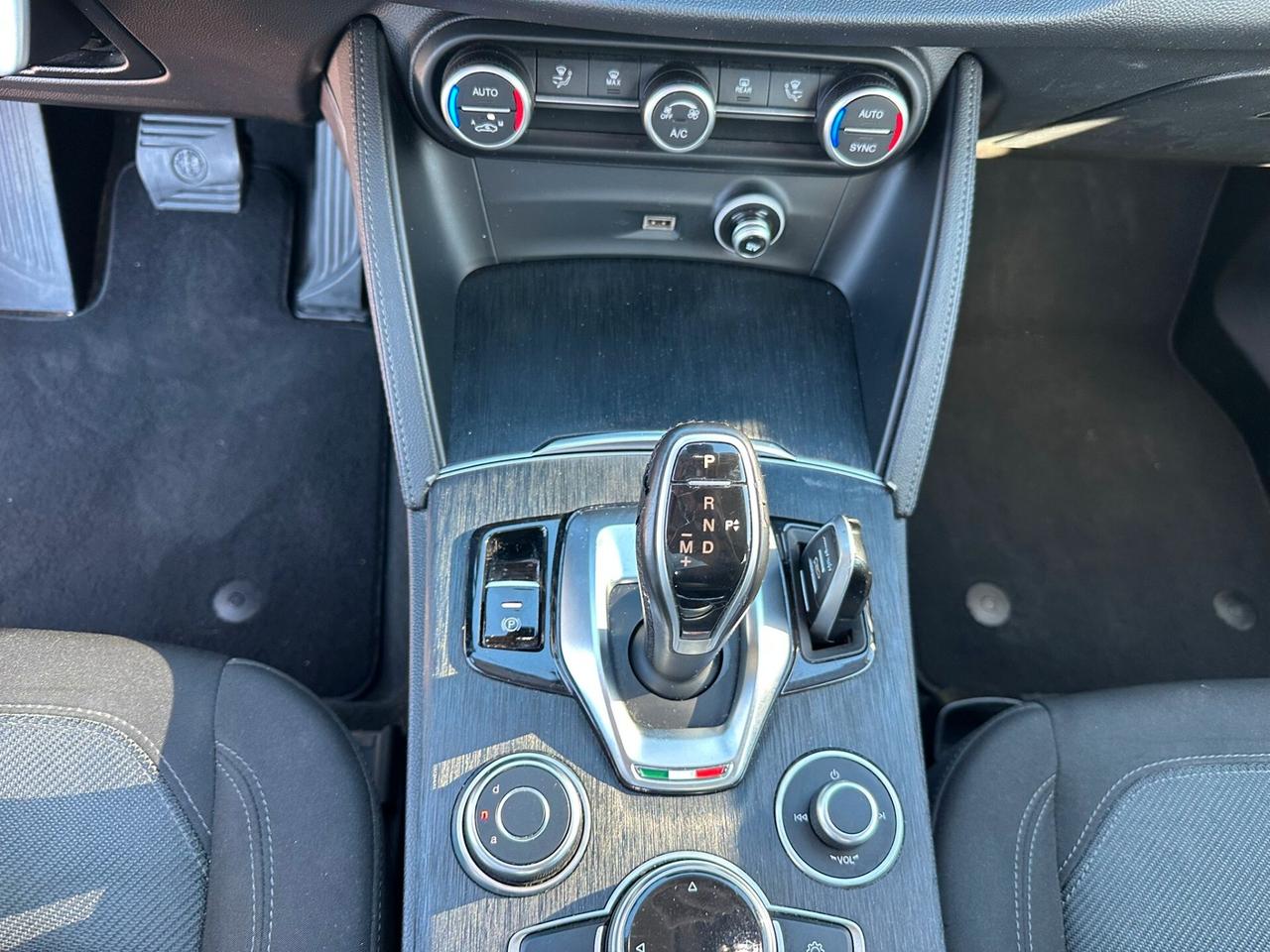 Alfa Romeo Stelvio 2.2 Turbodiesel 160 CV AT8 RWD Business