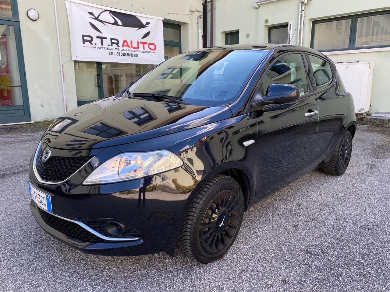 Lancia Ypsilon 1.2 69 CV 5 porte PLATINUM