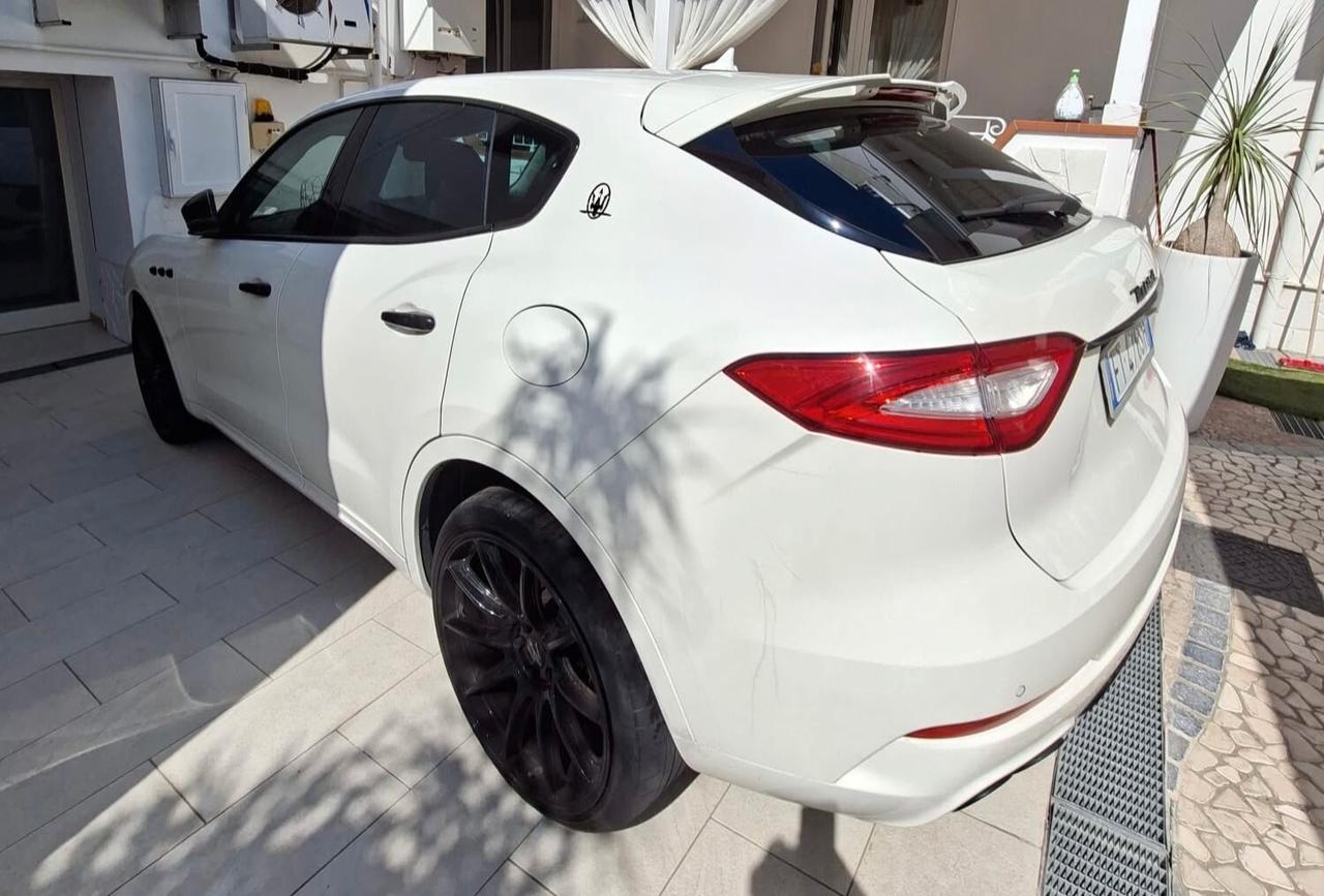 Maserati Levante V6 Diesel 275 CV AWD