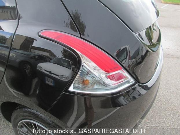 Lancia Ypsilon 1.0 FireFly 5 porte S&S Hybrid Oro