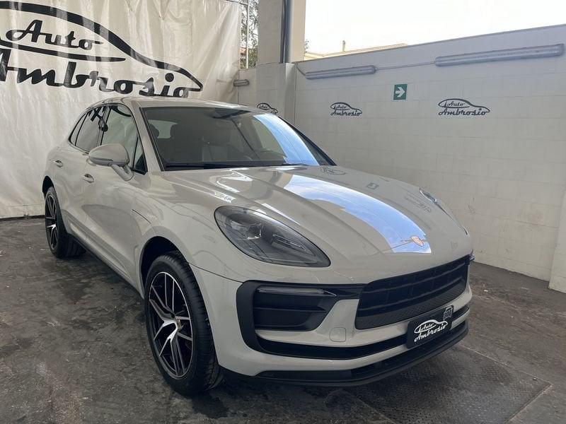 Porsche Macan 2.0 T tua 769,00 al mese