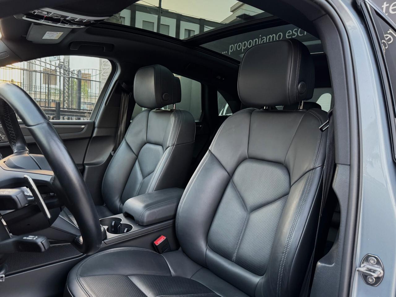 Porsche Macan 2.0 Turbo Benzina 265CV TETTO PASM