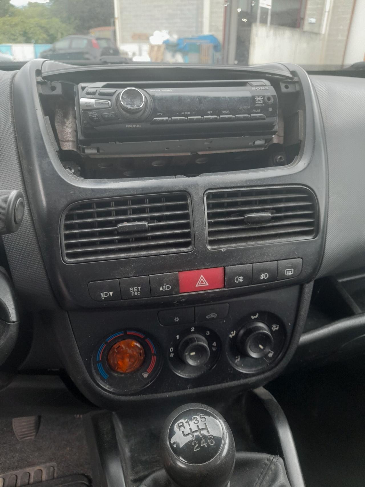 Fiat doblo 5 posti finestrato autocarro