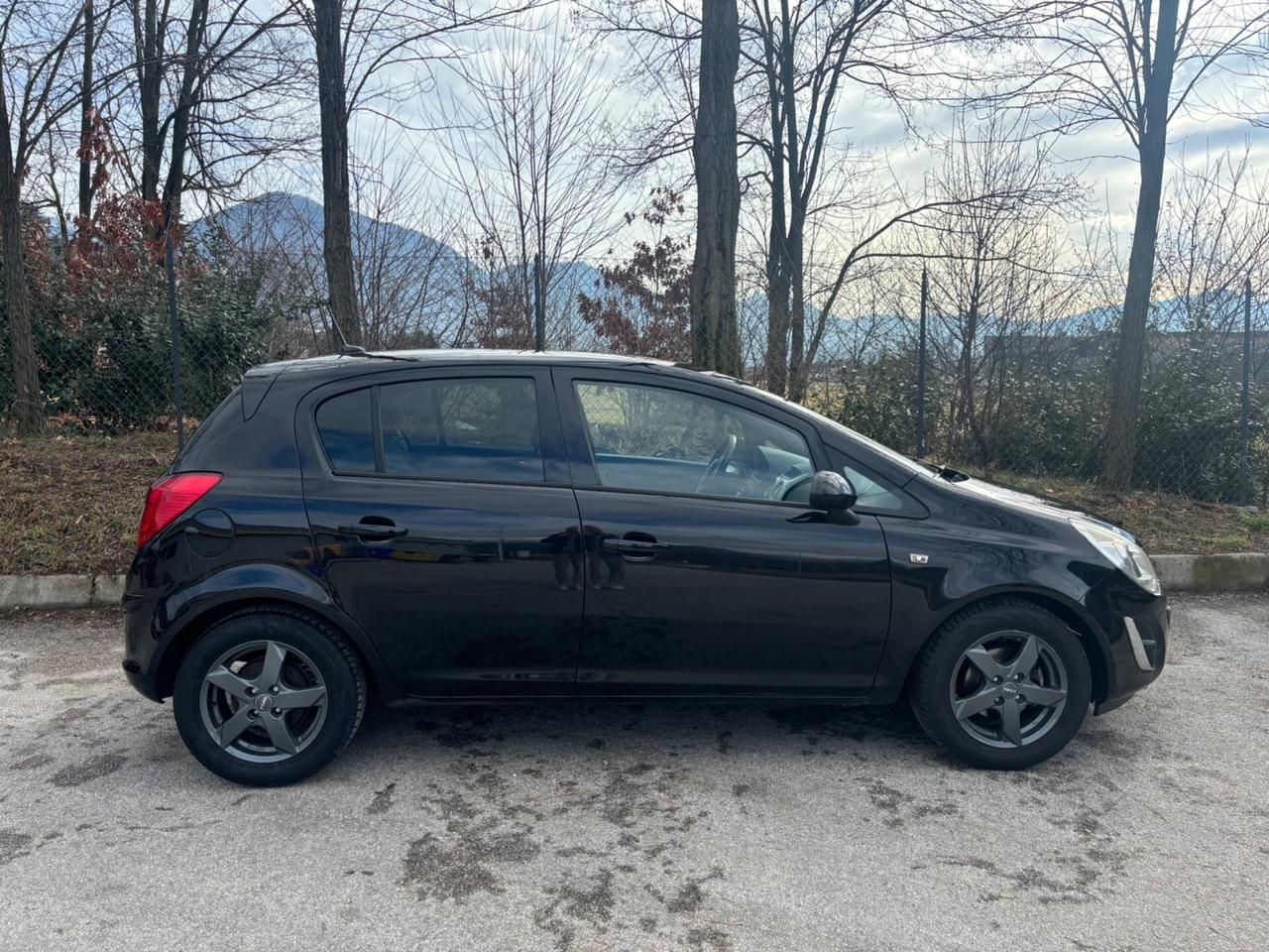 Opel Corsa 1.2 BENZINA 69cv NEOPATENTATI