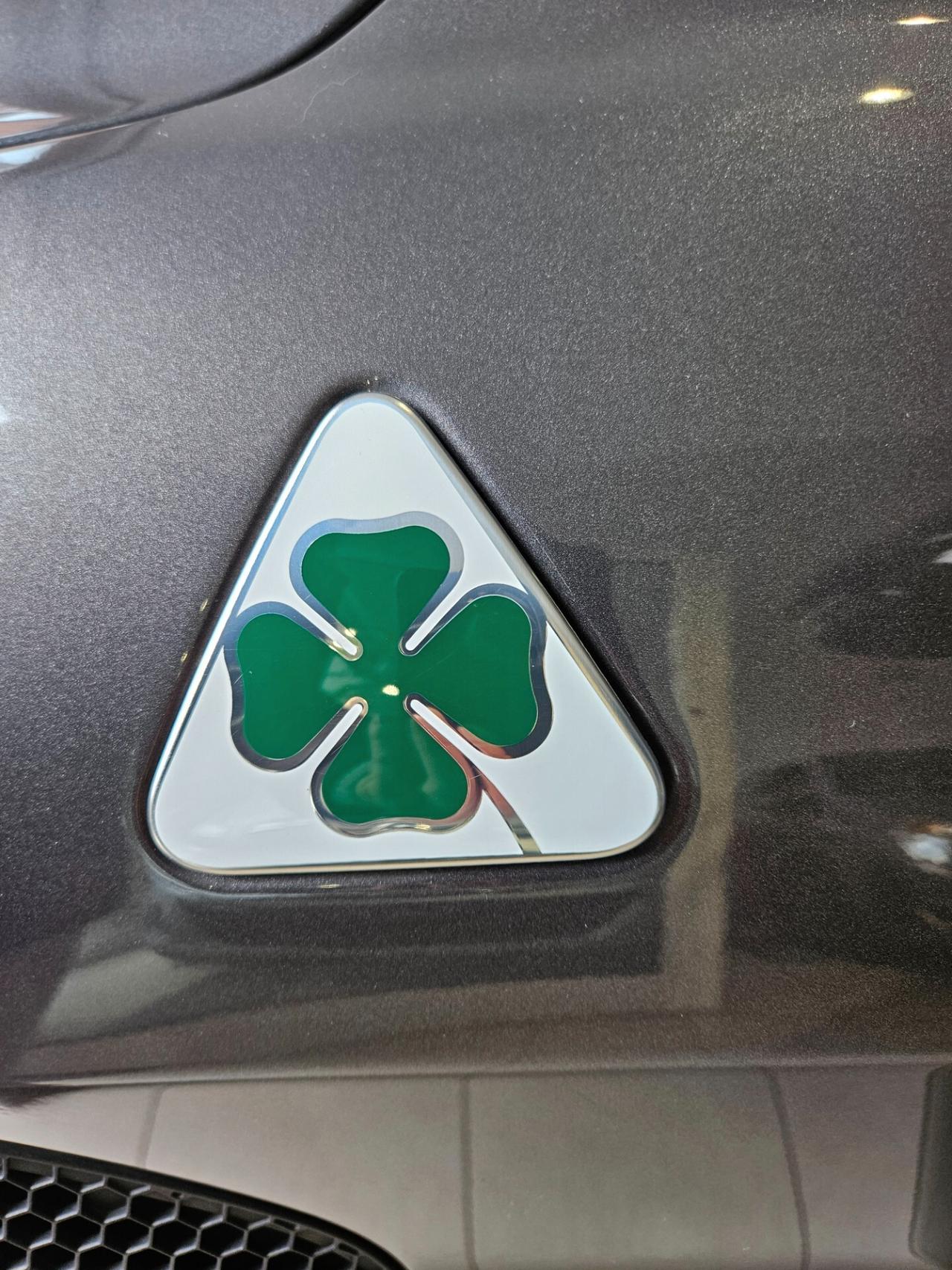 Alfa Romeo Giulia 2.9 V6 Bi-Turbo AT8 Quadrifoglio