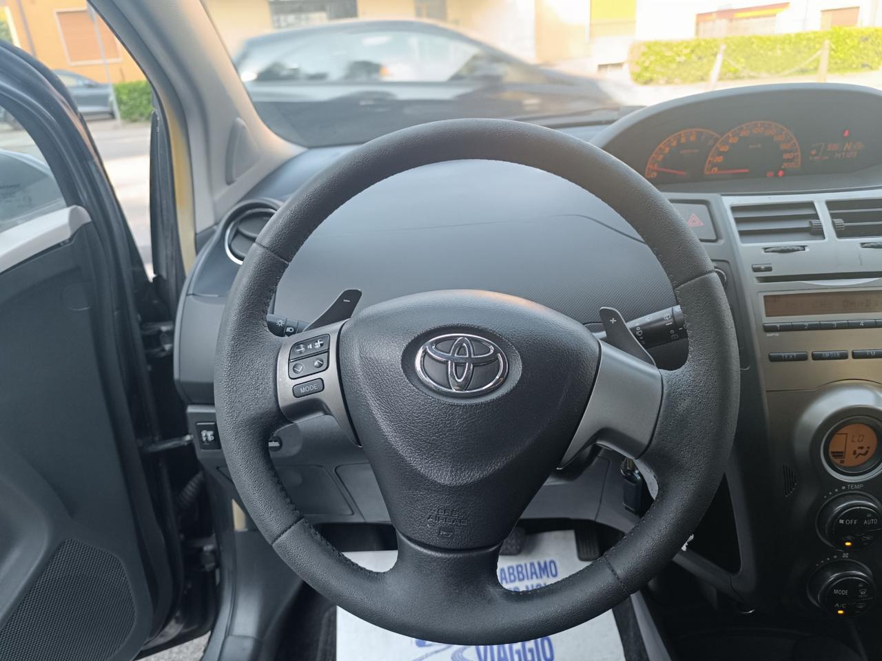 Toyota Yaris 1.3 AUTOMATICA M-MT Sol 2 TRENI GOMME