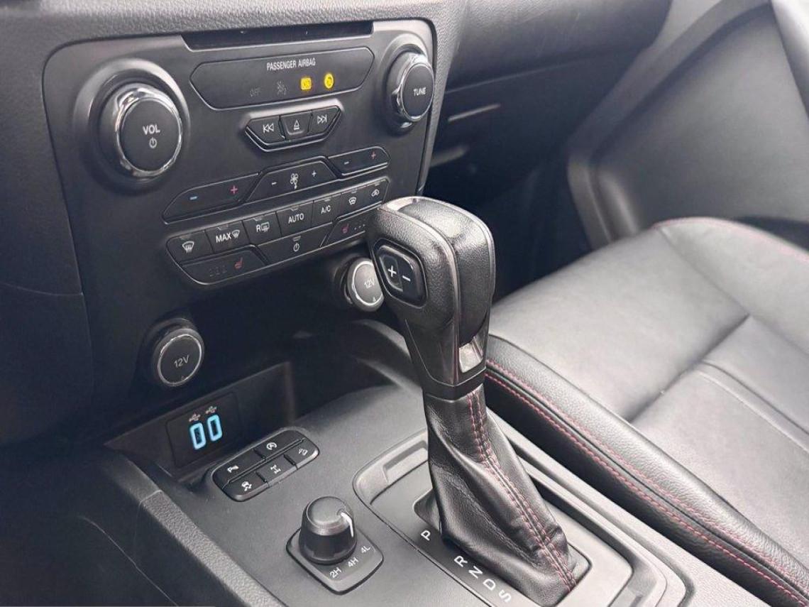 FORD Ranger 2 0 tdci double cab wildtrak thunder 213cv auto