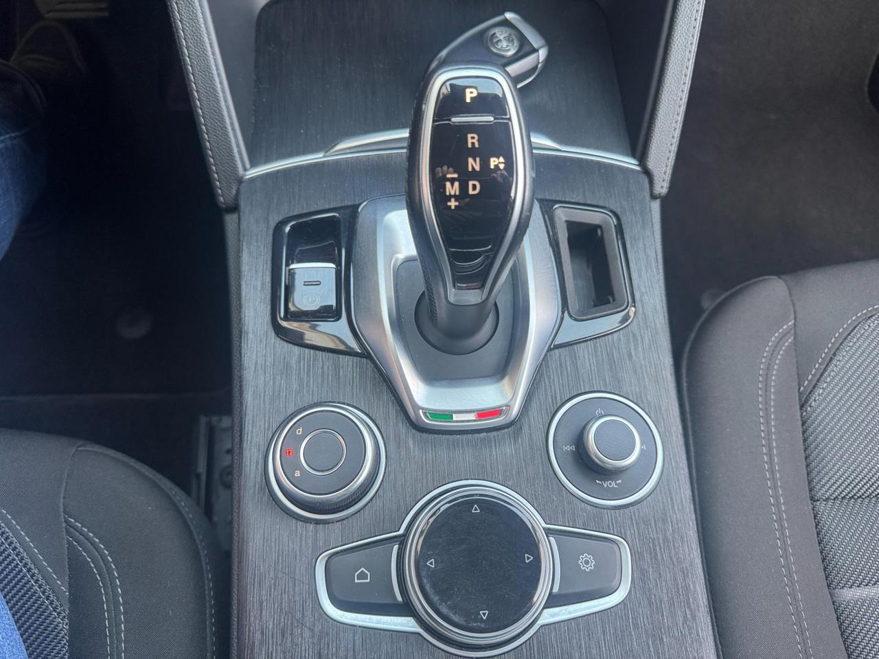 Alfa Romeo Stelvio 2.2 t Business rwd 160cv auto