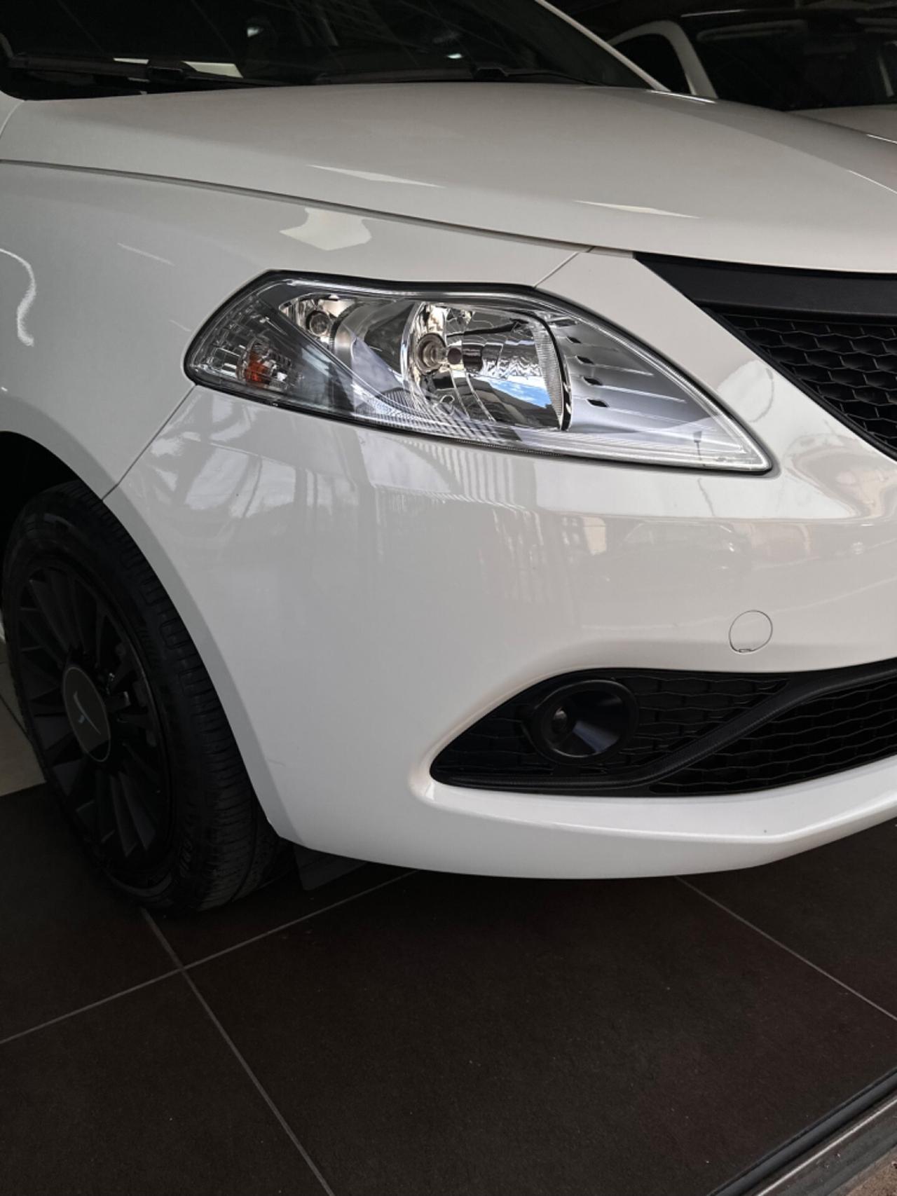 Lancia Ypsilon 1.0 FireFly 5 porte S&S Hybrid Ecochic Silver