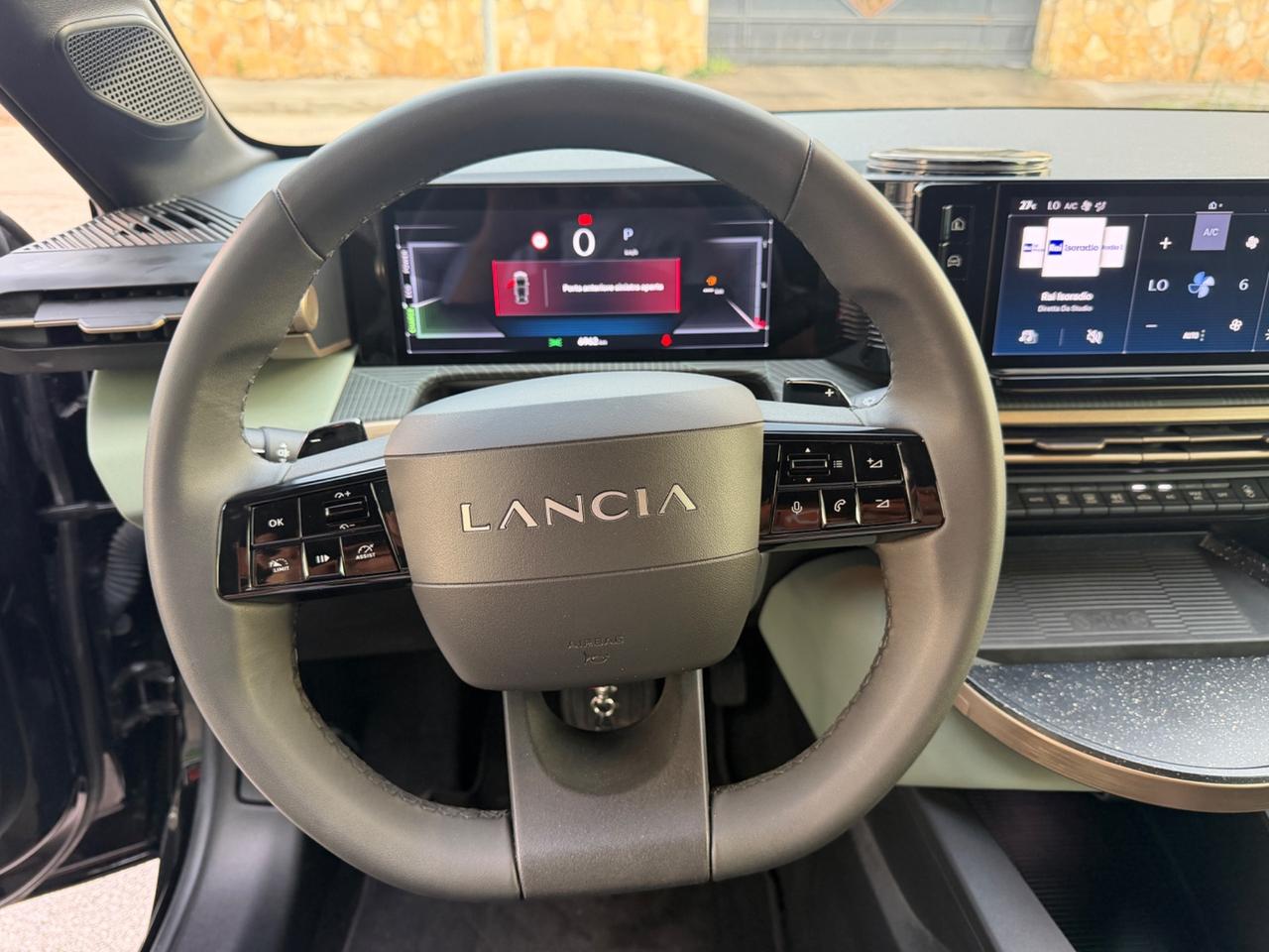 NEW Lancia Ypsilon Hybrid e-DCT