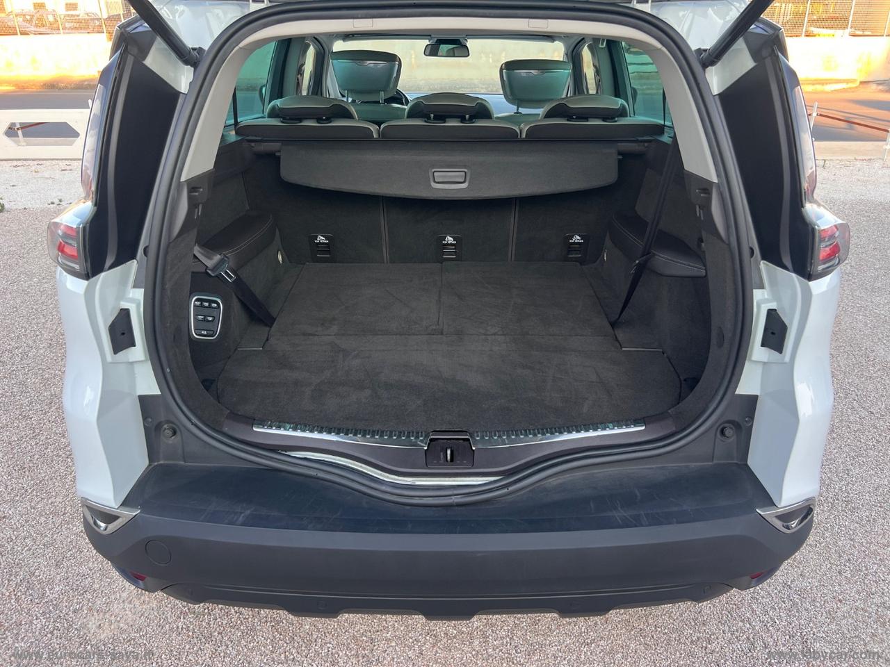 RENAULT Espace dCi 160 EDC Energy Init.Paris 4C. 7 POSTI