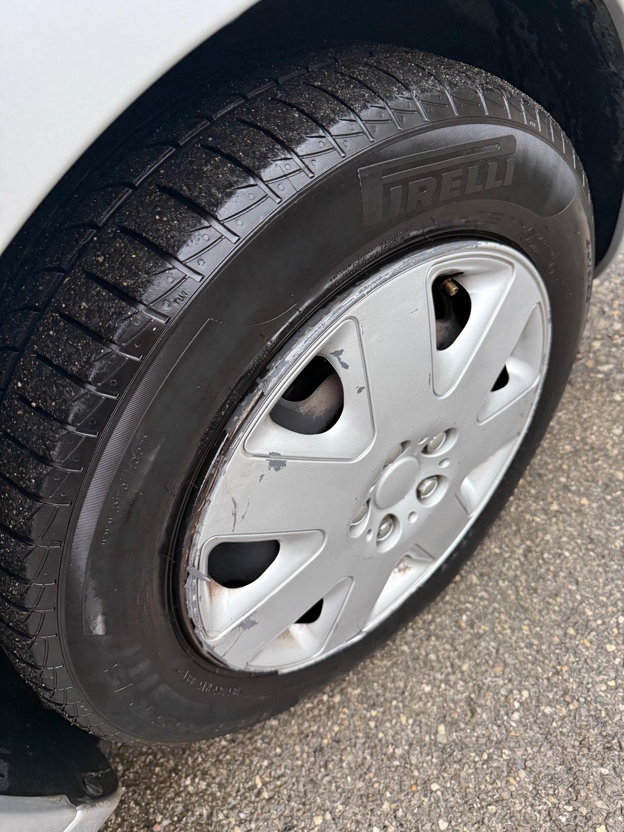 Peugeot 207 1.4 8V 75CV 3p. ONE Line