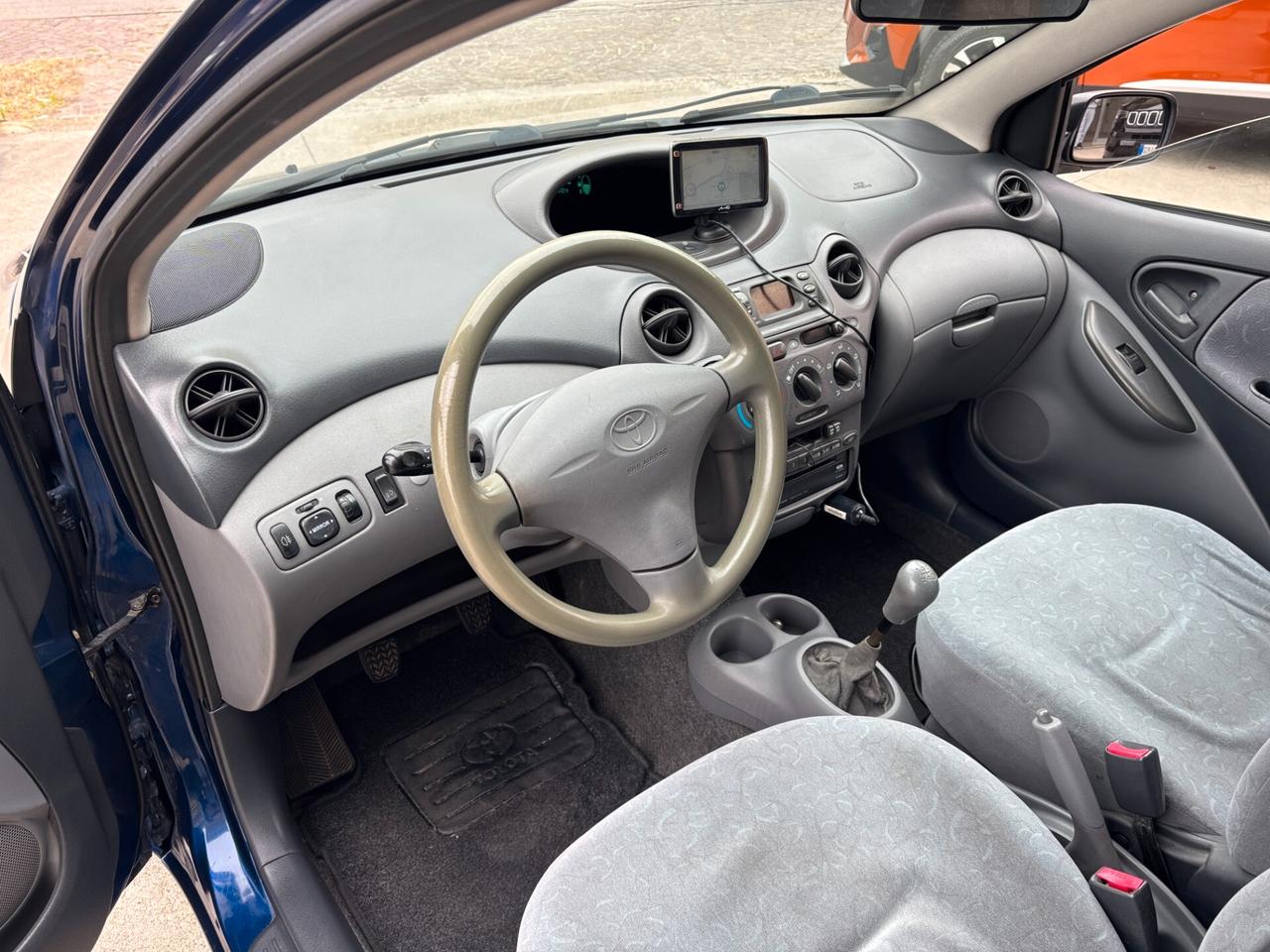 Toyota Yaris 1.0i 16V cat 5 porte Sol-2000