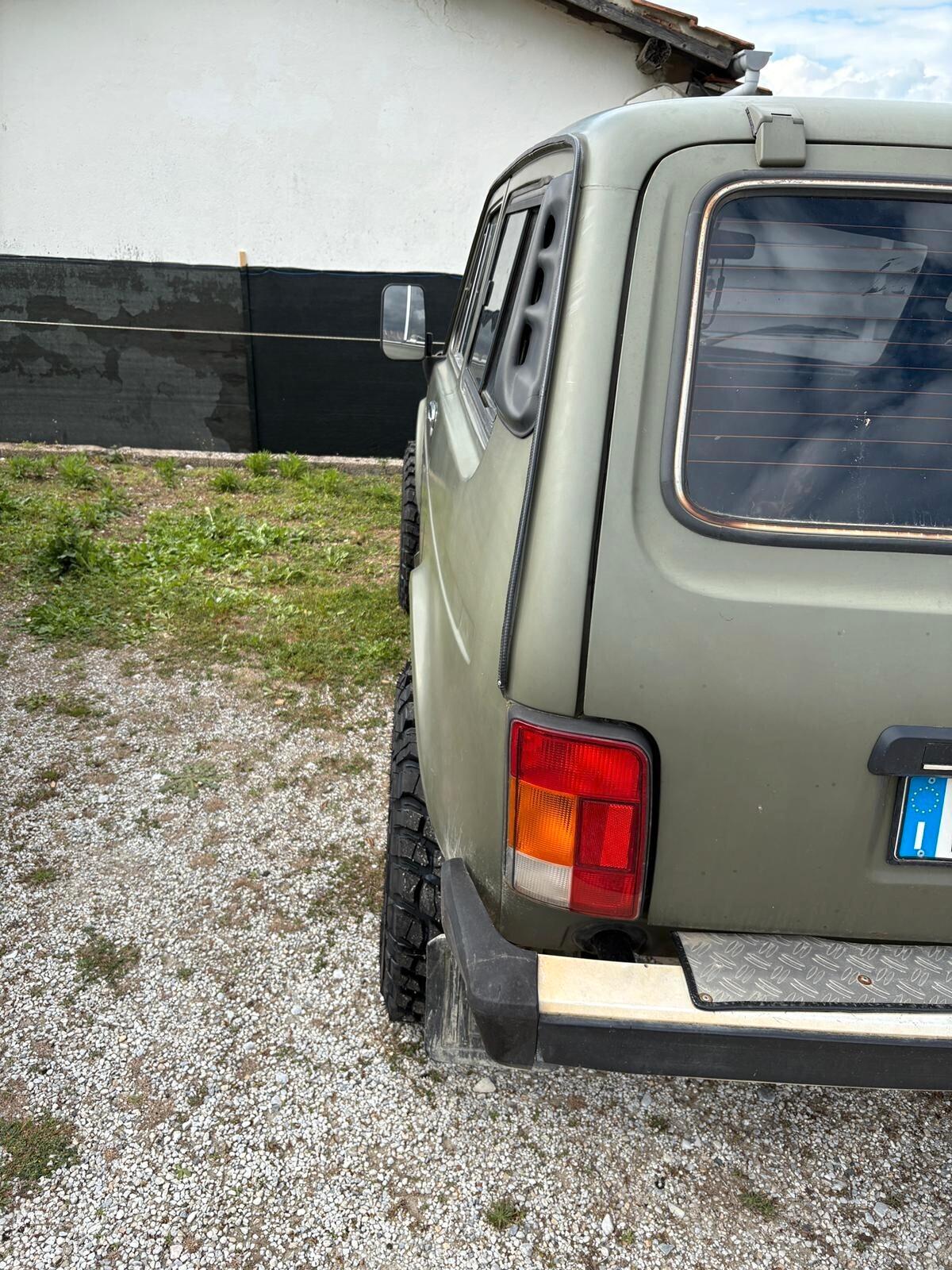 Lada Niva 1.7i cat autovettura 4 p. Con metano