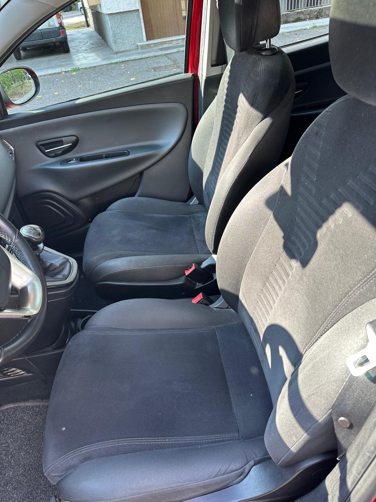 Lancia Ypsilon 0.9 TwinAir 85 CV 5 porte S&S Gold NEOPATENTATI