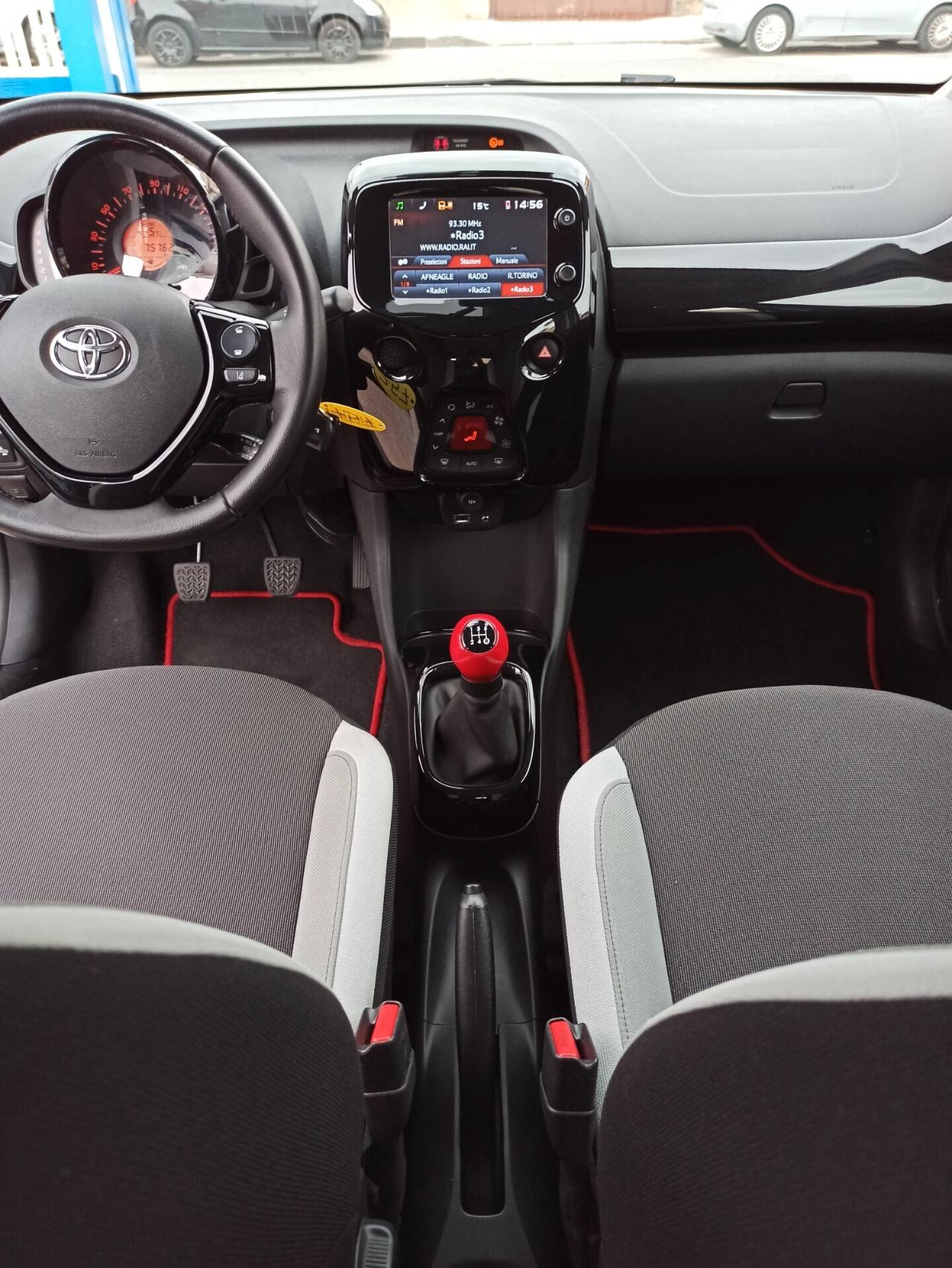 Toyota Aygo 1.0 VVT-i 69 CV 5 porte x-Black TSS MMT