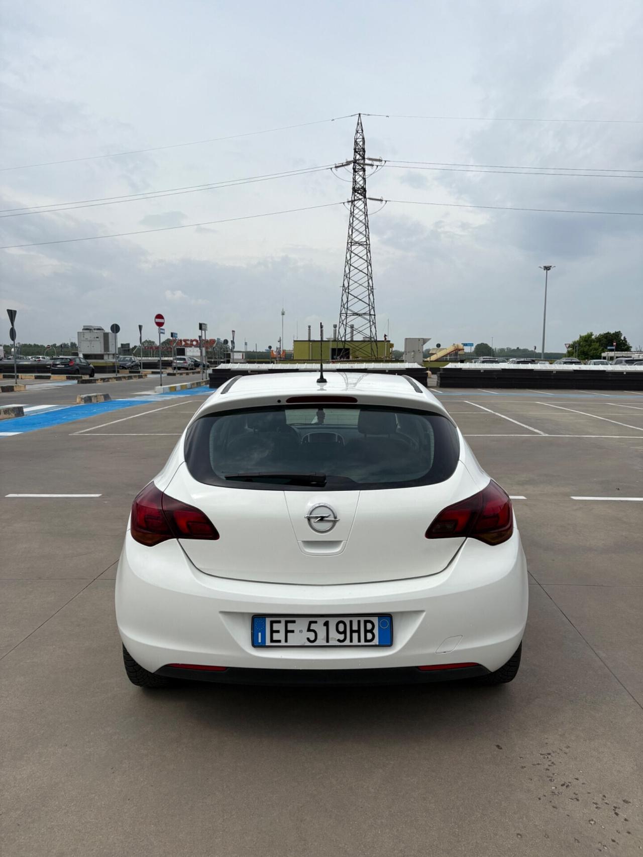 Opel Astra 1.7 CDTI 110CV 5 porte Ok neo patentati.