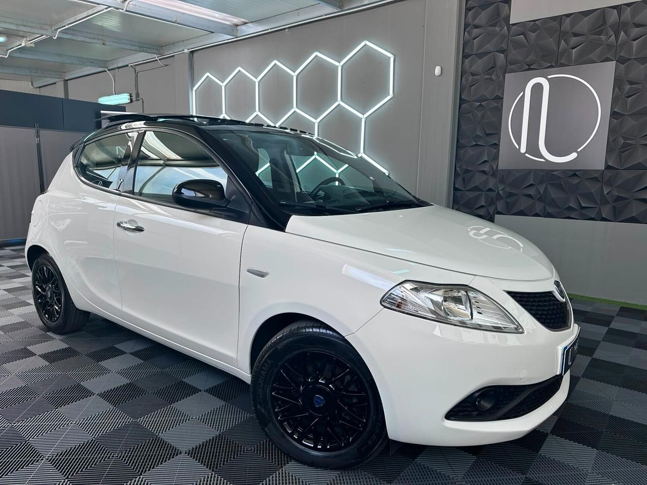 Lancia Ypsilon 1.2 69 CV 5 porte Platinum