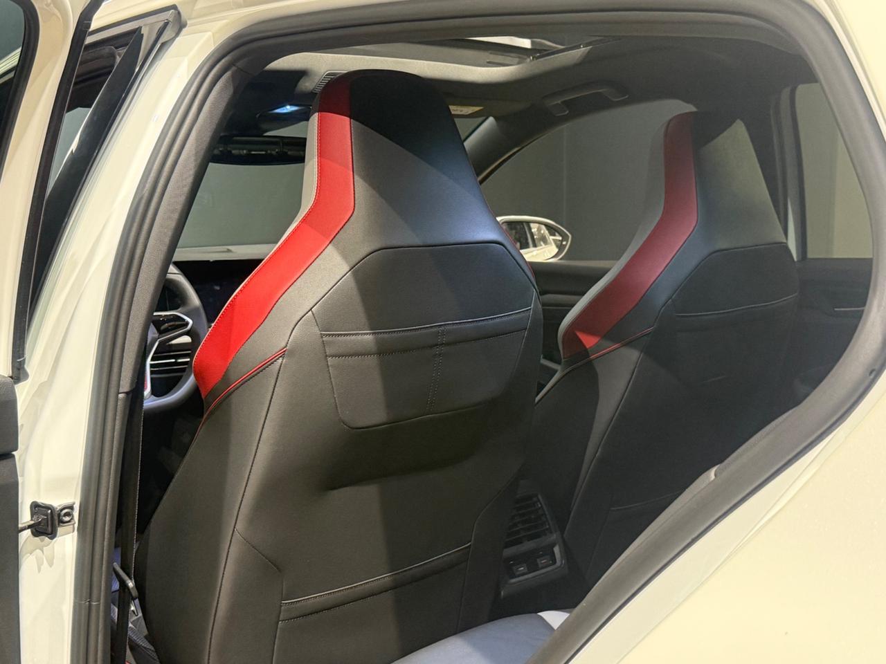 Volkswagen Golf GTI 2.0 TSI BlackStyle