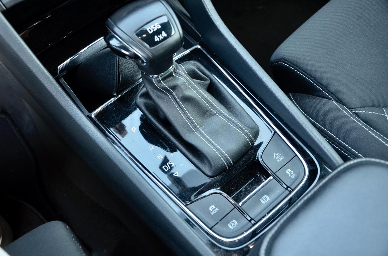 SKODA KAROQ 2.0 TDI SPORTLINE 4X4 150cv DSG, SERVICE CON FATTURE, EURO 6D, FARI LED, NAVI, RETROCAMERA, PERMUTE