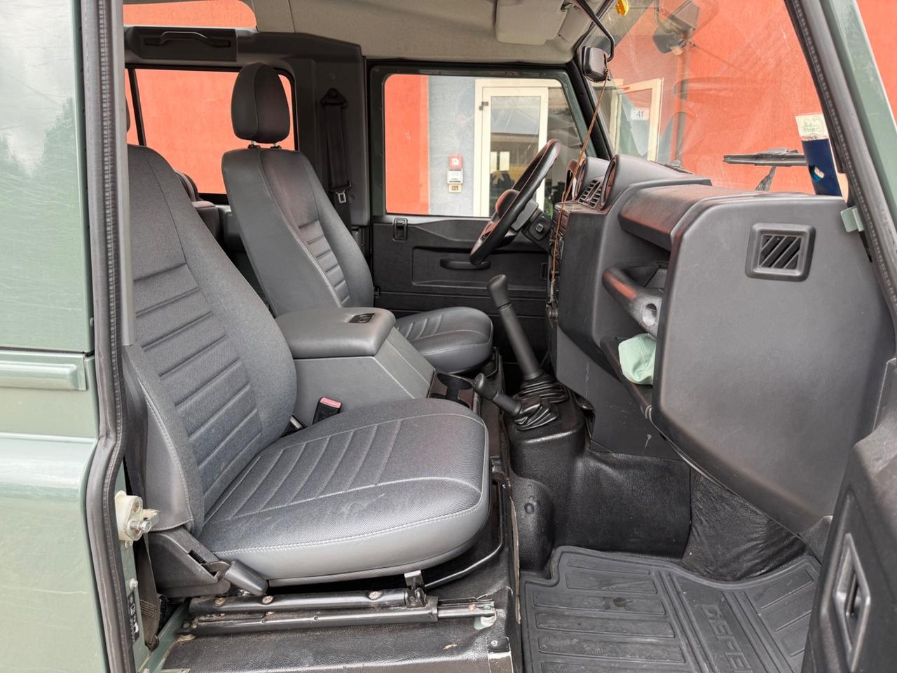 Land Rover Defender 90 2.4 TD4