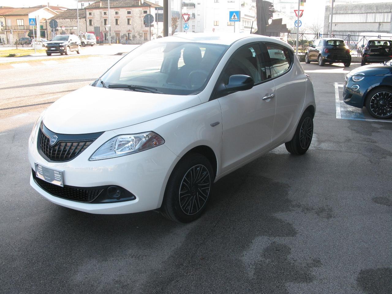 Lancia Ypsilon 1.0 FireFly 5 porte S&S Hybrid Oro