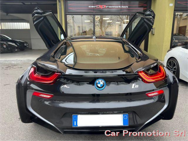 BMW i8 ibrida benzina /elettrica accessoriatissima